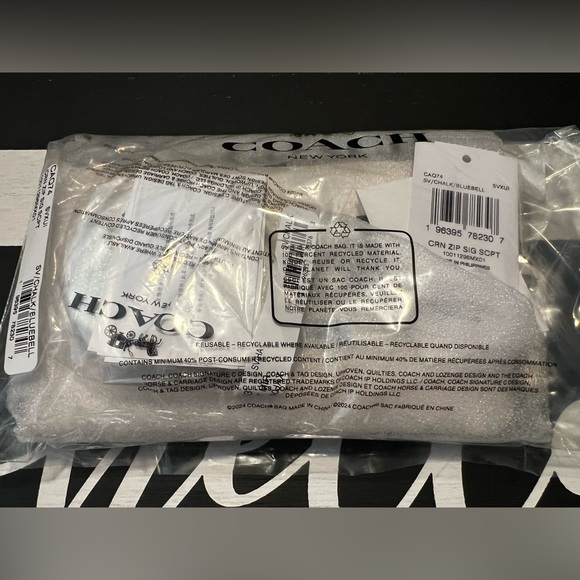 Coach White and Gray Clutch with white Coach mirror NWT no call outs - Picture 8 of 9